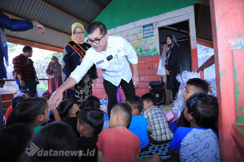 Bakri Siddiq Undang Anak-anak Gampong Jawa Belajar di Pendopo
