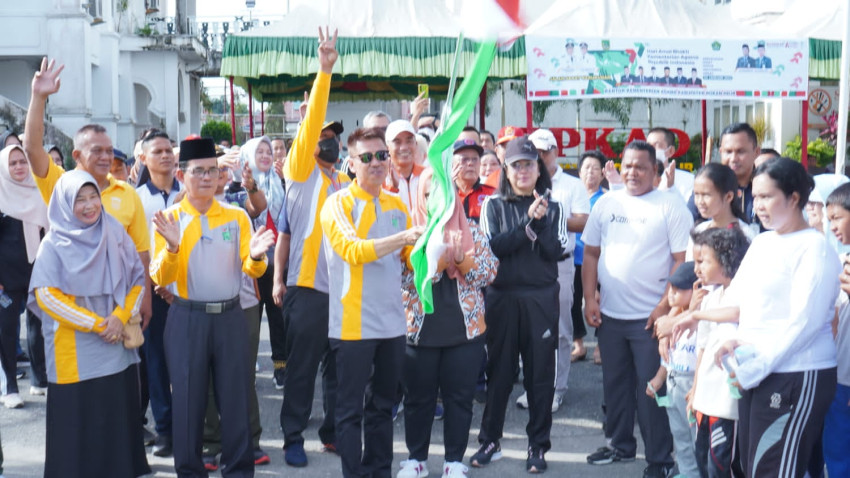 Bupati Rohil Lepas Ratusan Peserta Jalan Santai Kerukunan Sempena Hari ke-77 Amal Bakti  Kementerian Agama