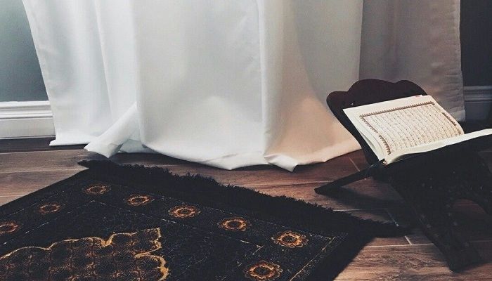 Perbedaan Cara Duduk dan Sujud bagi Wanita dalam Shalat