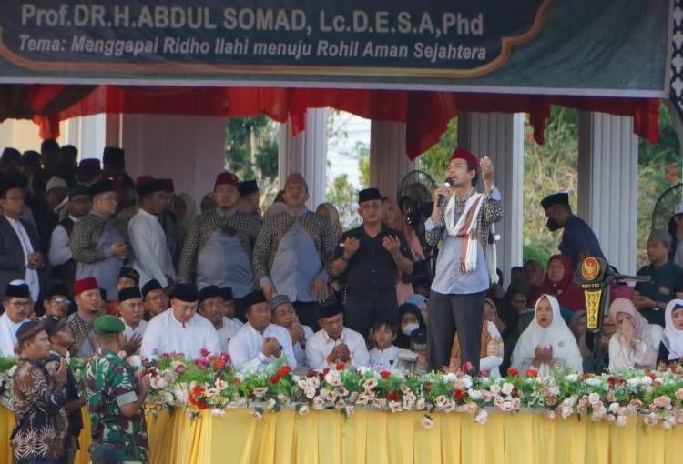 Ribuan Masyarakat Hadiri Tablig Akbar Ustad Abdul Somad di Rohil