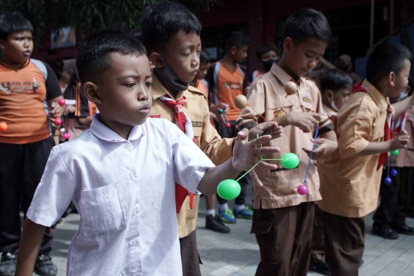 Lato-lato Sekarang Dilarang Dimainkan Pelajar, Ini Alasannya
