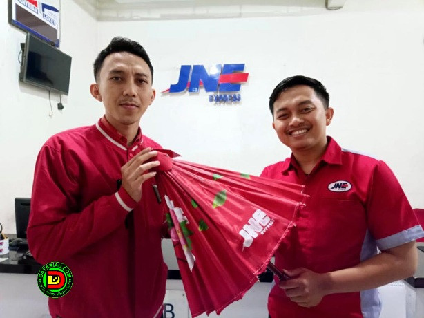 JNE Berikan Hadiah Payung dan Game Seru Untuk Meriahkan Imlek 2023, Begini Cara Ikutan