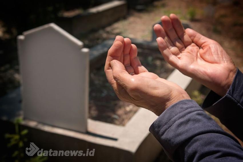 Hukum Berdo&rsquo;a di Kuburan