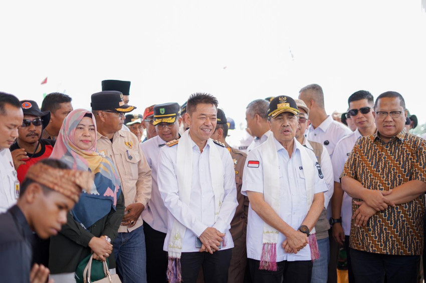 Gurbenur Riau Bersama Bupati Rohil Panen Raya Padi Nusantara 1 Juta Hektar di Rimba Melintang