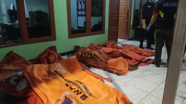 Kebakaran Depo Pertamina Plumpang Jakarta Barat, 17 Meninggal 639 Mengungsi