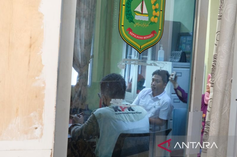 KPK Geledah Ruang Bupati Meranti, Ini yang Dicari