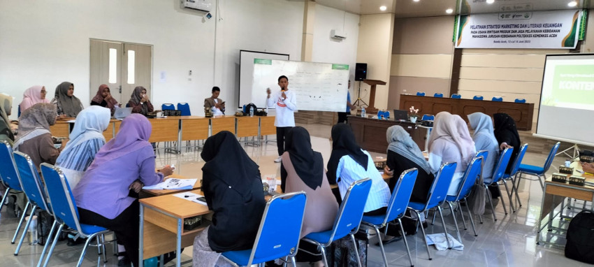 Jurusan Kebidanan Poltekkes Kemenkes Aceh Bekali Mahasiswi dan Alumni