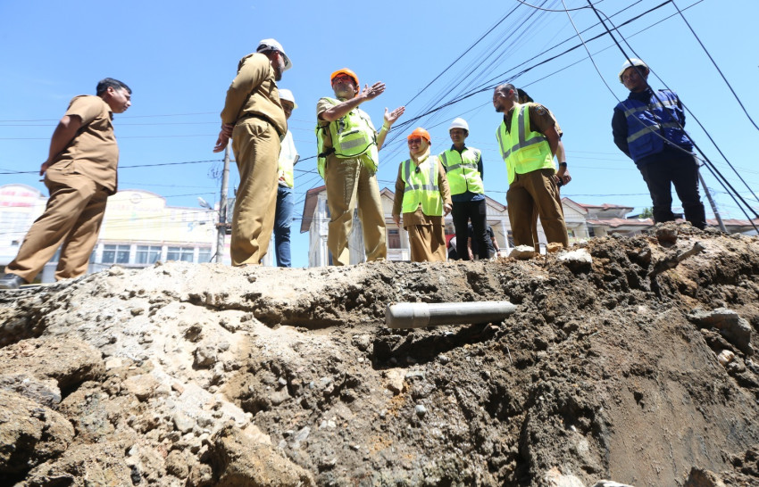 Pj Wali Kota Tinjau Pelebaran Jalan Hasan Saleh Neusu