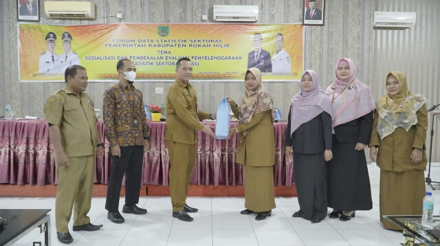 Diskominfotiks Rohil Gelar Sosialisasi dan Pembekalan Evaluasi Penyelenggaran Statistik Sektoral