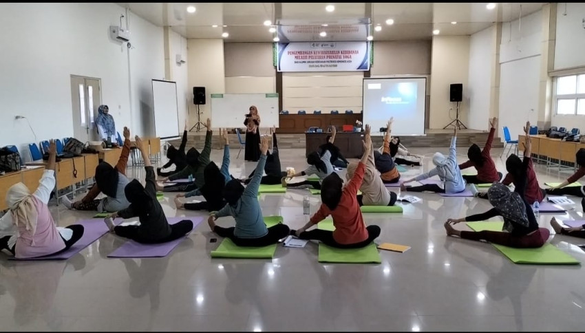 Pengembangan Kewirausahaan Kebidanan Melalui Prenatal Yoga bagi Mahasiswa dan Alumni