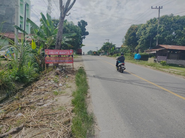 Satlantas Polres Rohil Pasang Spanduk Keselamatan