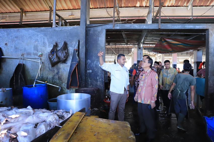 Pj Wali Kota Pastikan Atap Pasar Al Mahirah yang Bocor Segera Diperbaiki