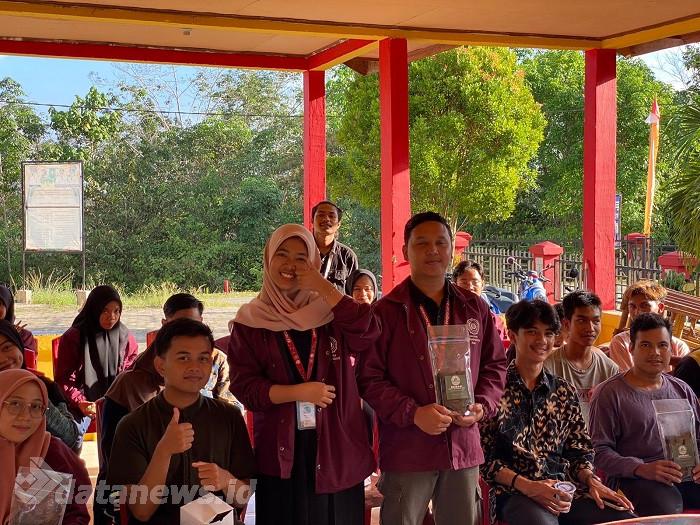 Mahasiswa KKN UMRI Kelompok 48 Desa Sungai Buluh Sosialisasi Pemanfaatan Limbah Pelepah Sawit Menjadi Briket