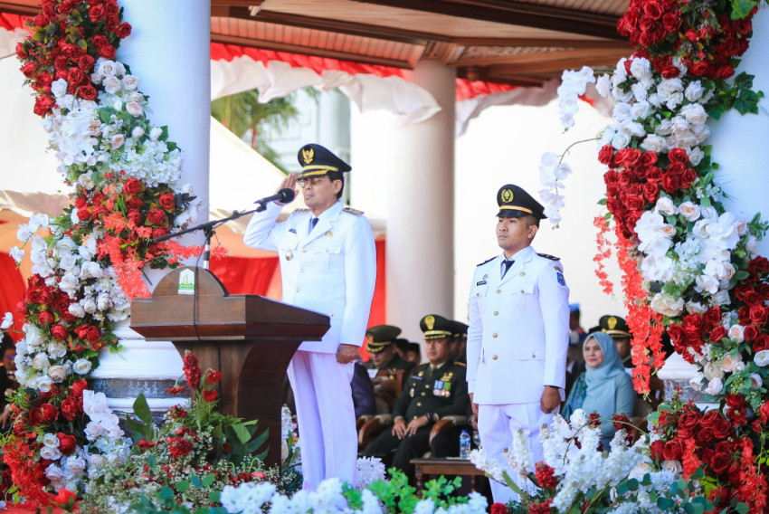 Pj Wali Kota Banda Aceh Irup Penurunan Bendera 17 Agustus
