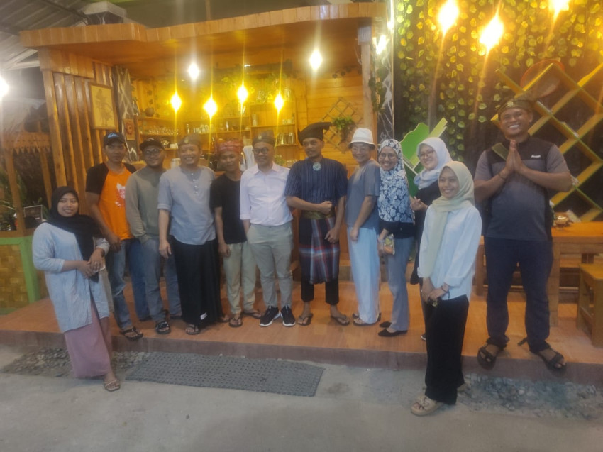 Pegiat Literasi Maman Suherman Kunjungi TBM Lingkaran
