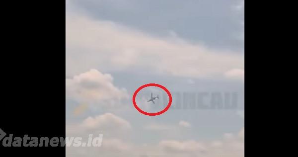 Video Pesawat Jatuh di Malaysia Menghantam Pengendara Jalan, Anggota Parlemen Tewas