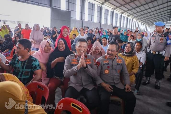 Wakapolri Salurkan 3.500 Paket Sembako Bakti Sosial Polri Untuk Negeri di Belawan