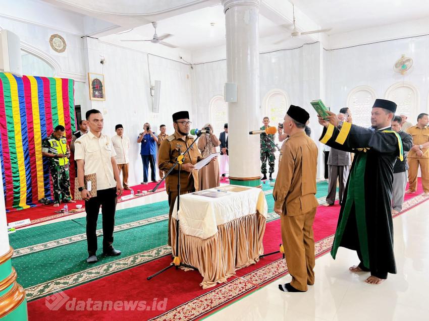 Camat Kadafi Lantik Pj Keuchik Gampong Mibo