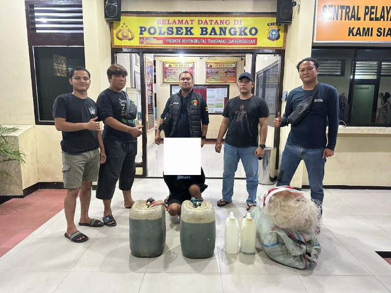 Terekam Cctv Bobol Kios Maling Pertalite dan Jaring Ikan, Pelaku Berhasil Ditangkap  Polisi