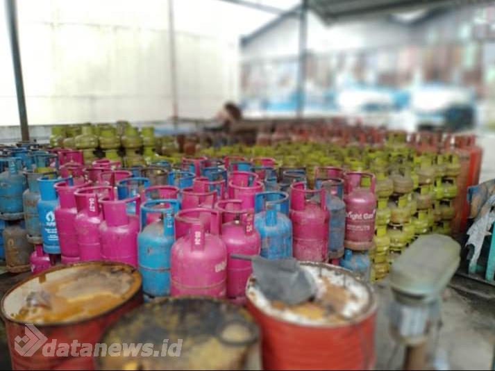 Tim Bareskrim Polri dan Polda Sumut Ungkap Praktek Pengoplosan Gas LPG Subsidi di KIM II