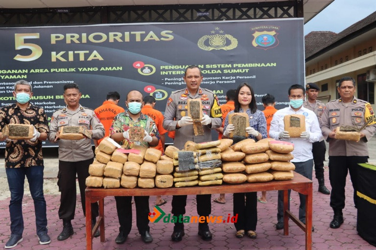 Polres Madina Musnahkan 91 Bal Barang Bukti Ganja
