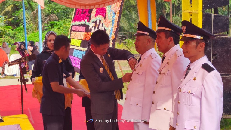 Bupati Rohil Lantik 3 Pj Penghulu di Desa Bhakti Makmur