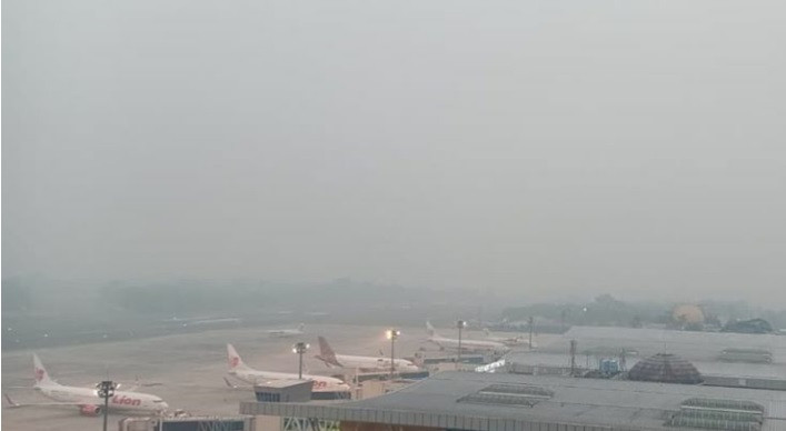 Penerbangan di Bandara SSK II Pekanbaru Terganggu Kabut Asap Tebal