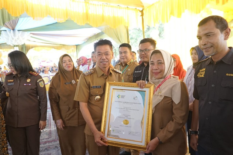Peringati HKN ke-59, Bupati Rohil Minta Layanan Kesehatan Terus Ditingkatkan