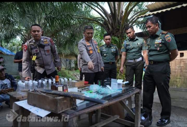 Barak Judi dan Narkoba di Kutalimbaru Diubrak-abrik Personel Gabungan