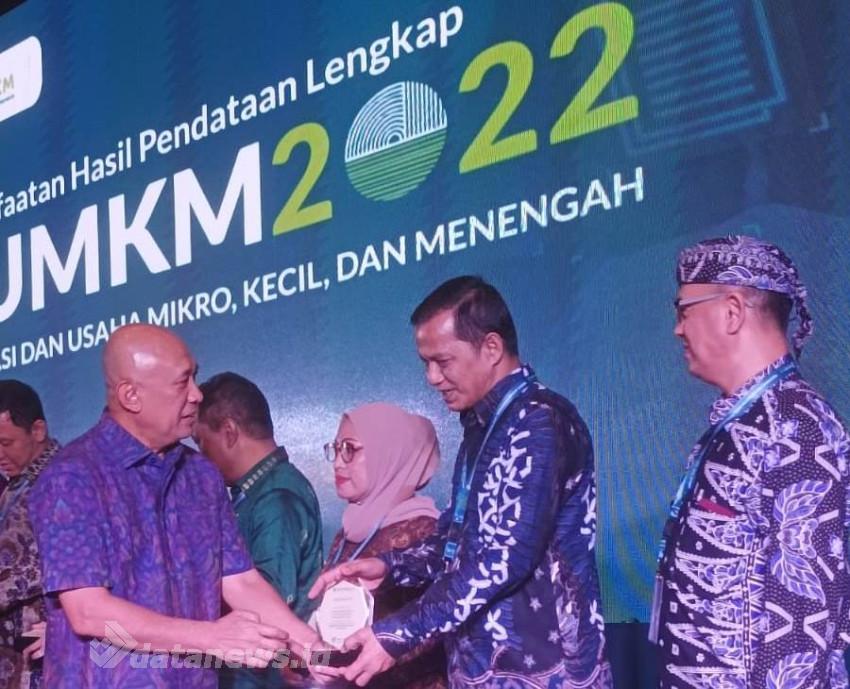 Diskopukmdag Banda Aceh Dapat Penghargaan Terbaik Kelima PL-KUMKM Se Indonesia