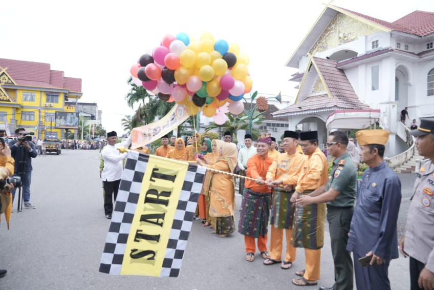 Bupati Rohil Lepas Ribuan Peserta Pawai Ta'aruf MTQ ke XVIII Tingkat Kabupaten Rohil