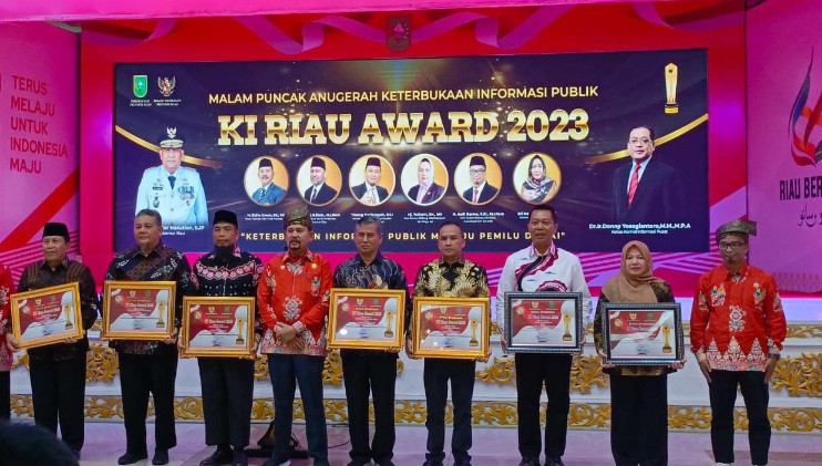 Rohil Raih Komisi Informasi Award 2023 Kategori Peringkat Informatif