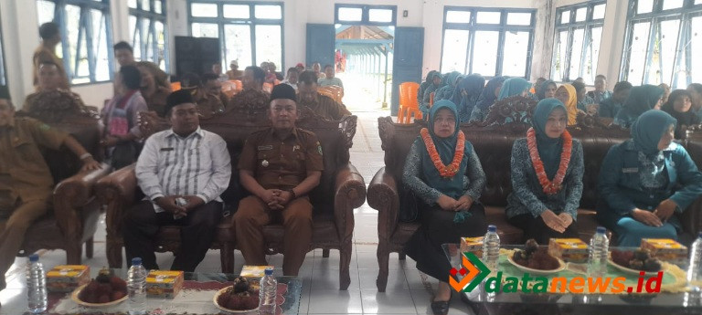 Ketua TP-PKK Kabupaten Madina Hadiri Pelantikan PKK se Kecamatan Naga Juang