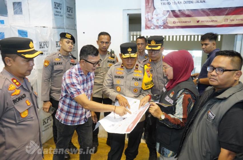 Wakapolda Riau Pantau Pelipatan Surat Suara di Kampar