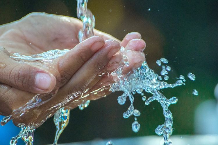 Kisah Orang Memberi Minum Anjing dan Bayi Berbicara