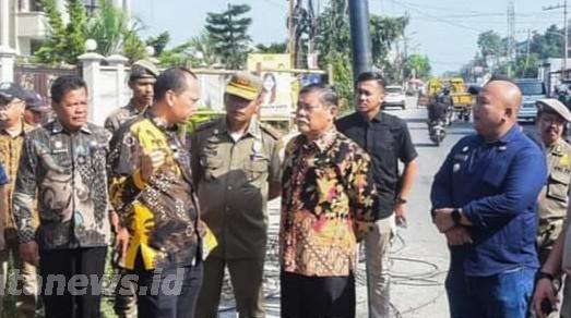 Bupati Tinjau Jalan Mesjid Desa Medan Estate