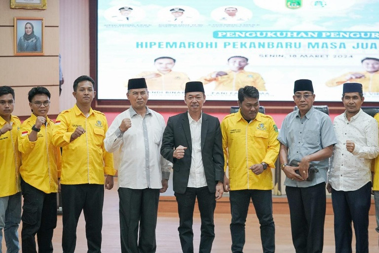 Bupati Rohil Kukuhkan Pengurus Hipemarohi Pekanbaru Masa Juang 2023-2025