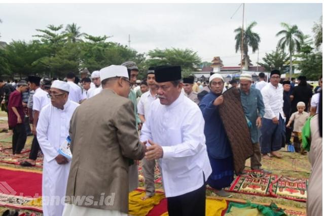 Bupati Deli Serdang Salat Idulfitri Bersama Warga