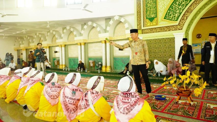 Isak Tangis Keluarga Warnai Pelepasan 282 CJH Kloter 14 Asal Rokan Hilir