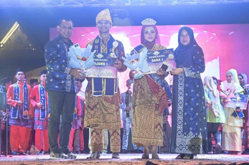 Sekda Rohil Fauzi Efrizal Buka secara Resmi Malam Grand Final Bujang Dara