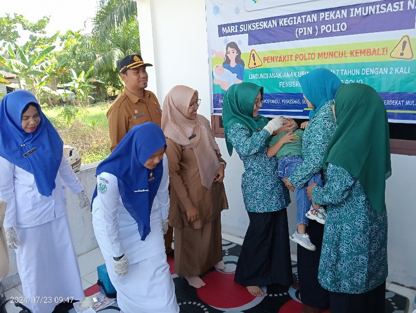 Camat Bangko Tinjau Pelaksanaan PIN Polio di Beberapa Posyandu