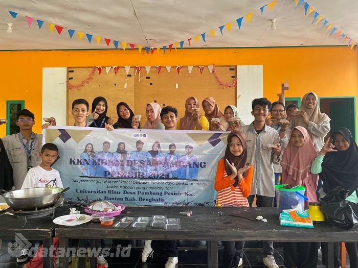 Mahasiswa Kukerta UNRI Sukses Demonstrasi Produk Hasil Perikanan Nugget dan Abon Ikan di Desa Pambang Pesisir