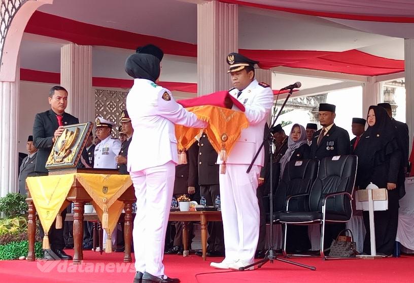 Wabup Rohil Menjadi Inspektur Upacara  Penurunan Bendera Peringatan HUT ke 79 RI