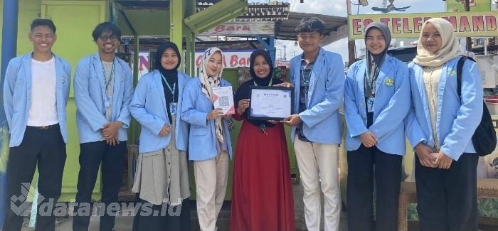 Mahasiswa Kukerta UNRI 2024 Lakukan Digitalisasi UMKM di Desa Bukit Gajah