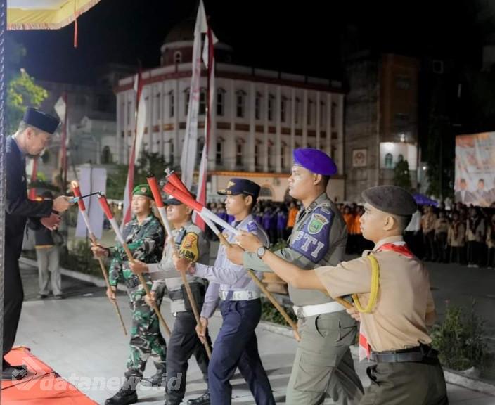 Bupati Rohil Afrizal Sintong Lepas Peserta Pawai Obor Malam Taptu