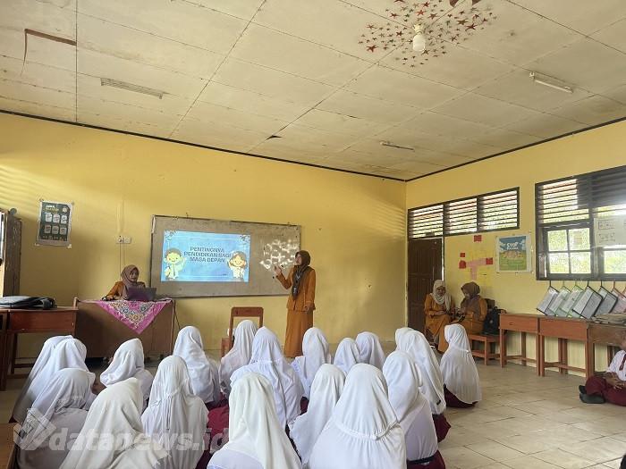 Mahasiswa Kukerta UNRI Sosialisasi Pentingnya Pendidikan di SDN 005 Bukit Jaya