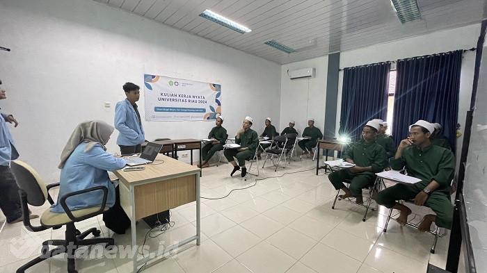 Mahasiswa Kukerta UNRI Sosialisasi Etika Berinternet di Yayasan Al-Huda Al-Ilaiyah Desa Mugomulyo