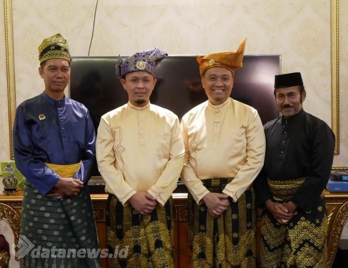 Serahkan Bantuan Rp 50 Juta, Agung-Markarius Janji Beri Perhatian Kepada LAMR Kota Pekanbaru