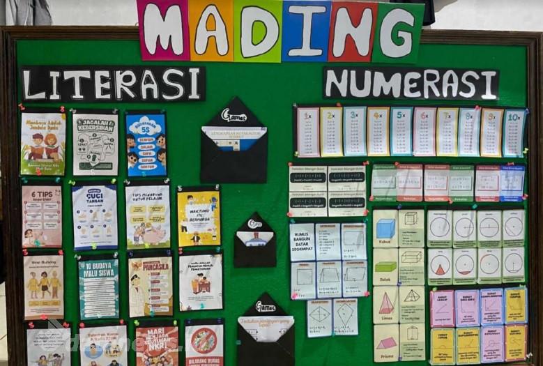 Tingkatkan Literasi dan Numerasi, Mahasiswa Kukerta MBKM UNRI 2024 Adakan Pembuatan Mading di SDN 013 Bukit Meranti