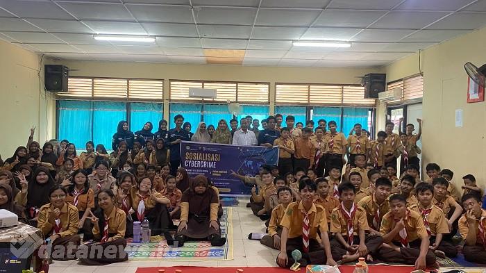 Tim KKN MBKM Desa Digital Sungai Pakning UNRI Gelar Sosialisasi Cybercrime di SMPS YKPP